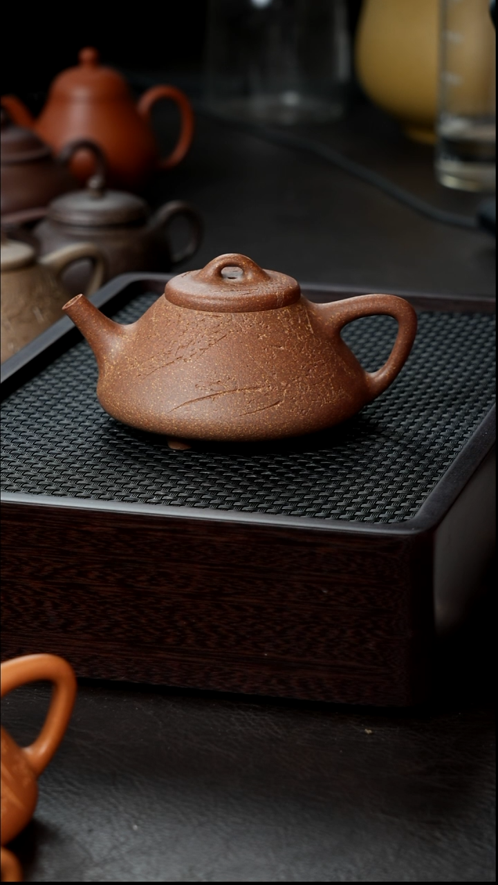 茶壶紫砂桃花子冶半手刻梅花180     全品