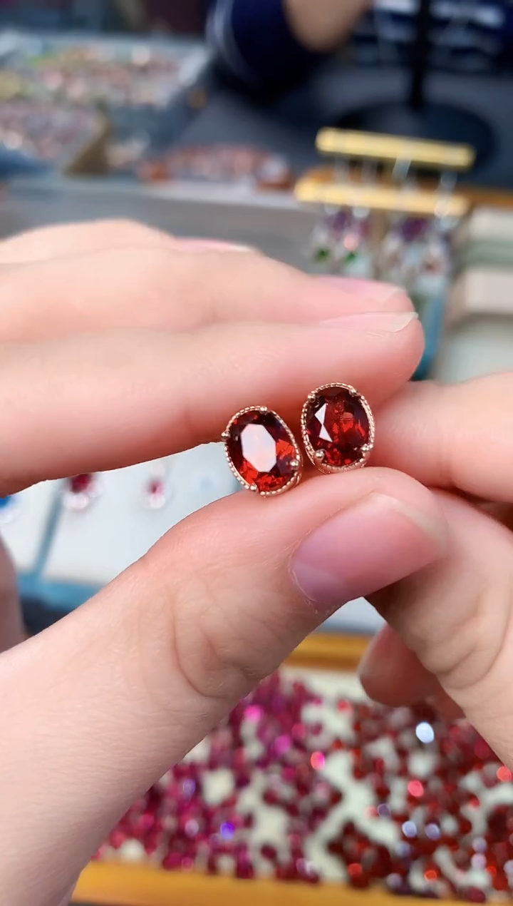 【闪购商品】石榴石耳钉银S925镶嵌天然