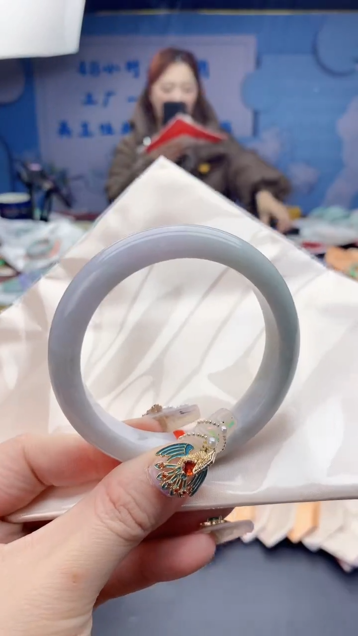 【闪购商品】翡翠手镯未镶嵌0112402083