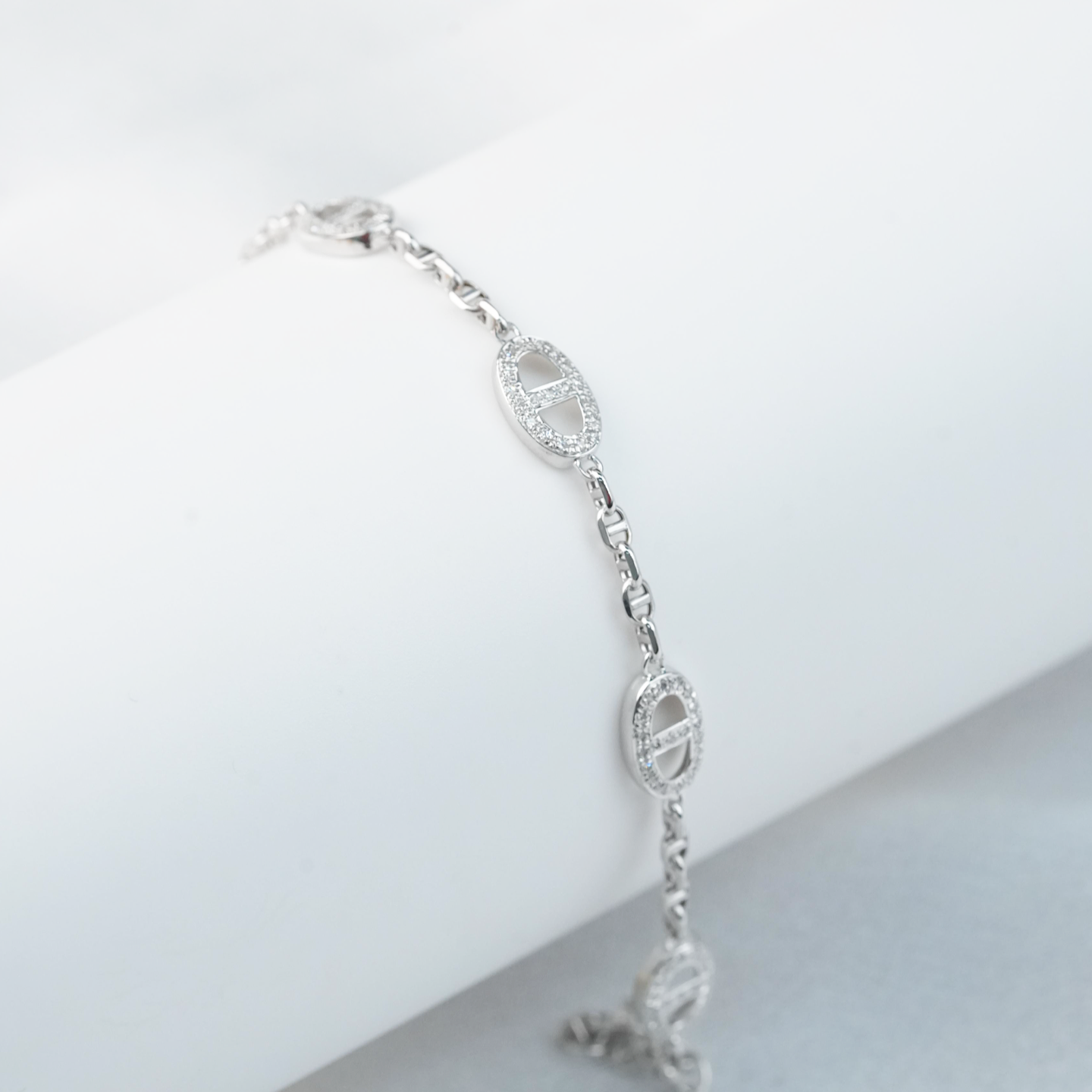 【云中意】-18K金 猪鼻子钻石手链- 多样性发货一件-zs