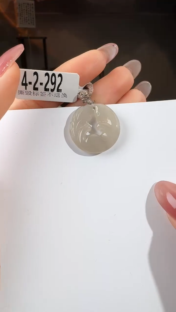 颈饰未镶嵌和田玉九尾狐