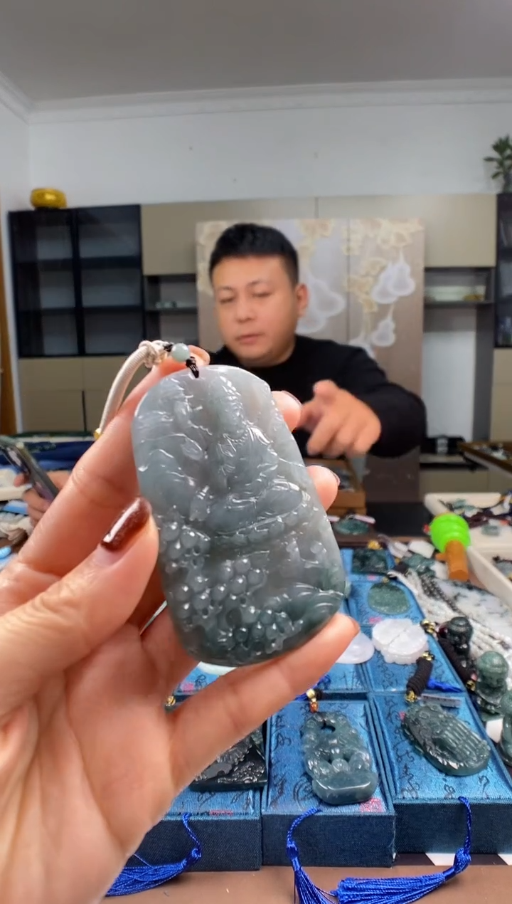 颈饰未镶嵌翡翠 多样性发其一