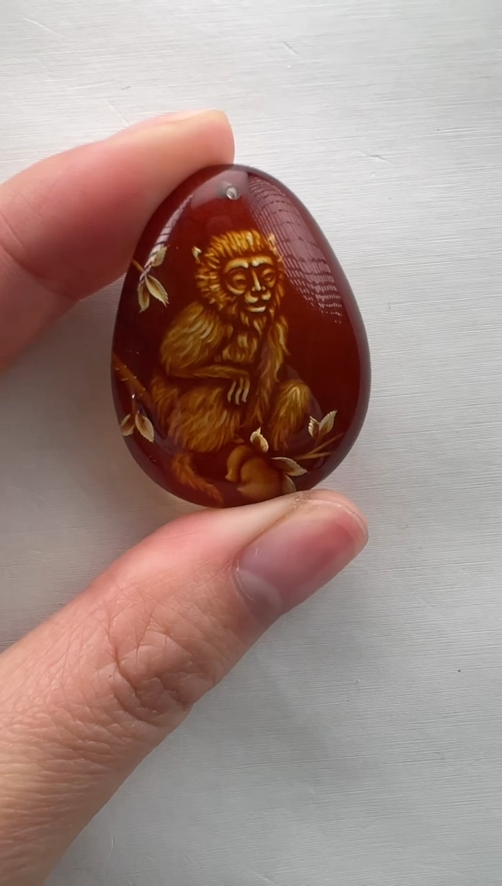 琥珀颈饰未镶嵌猴