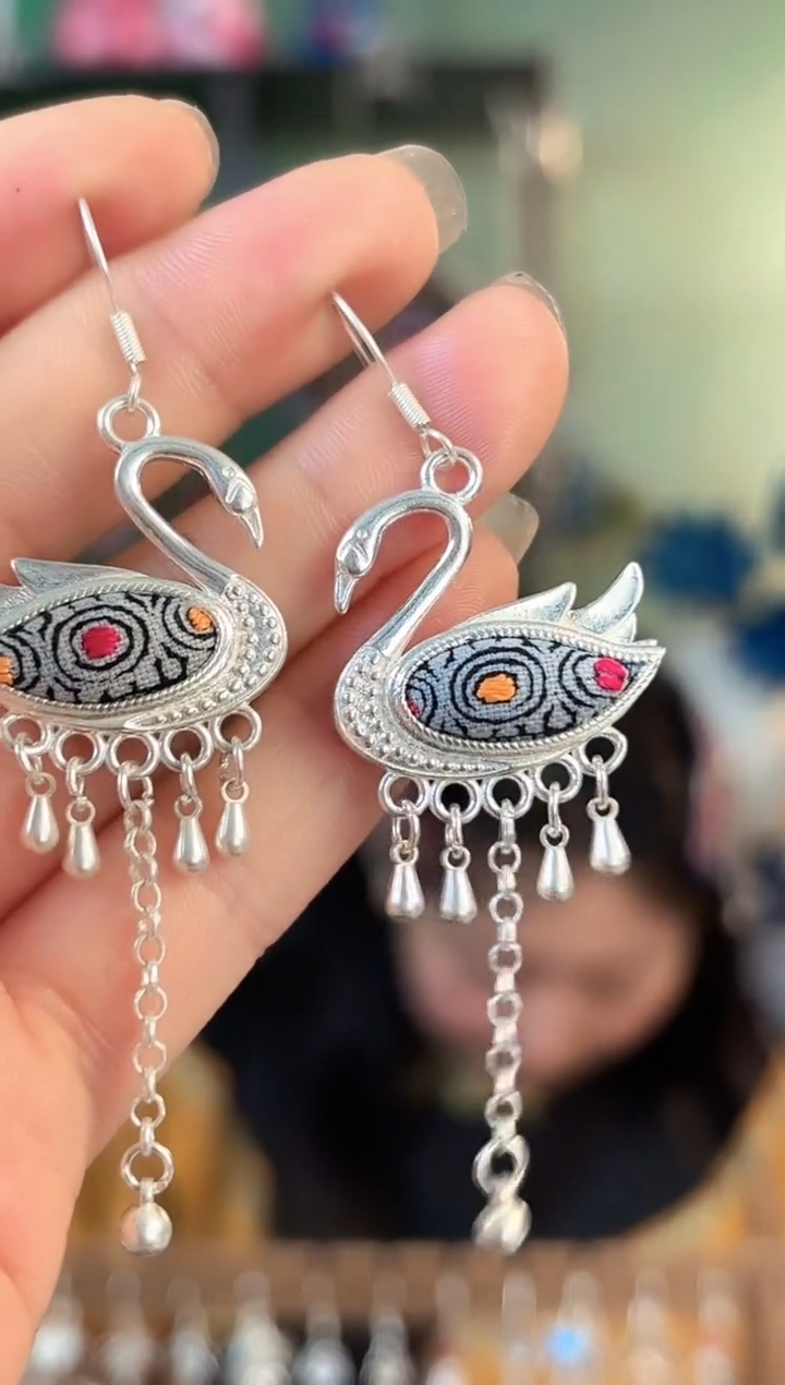 云织瑶非遗老绣饰品354