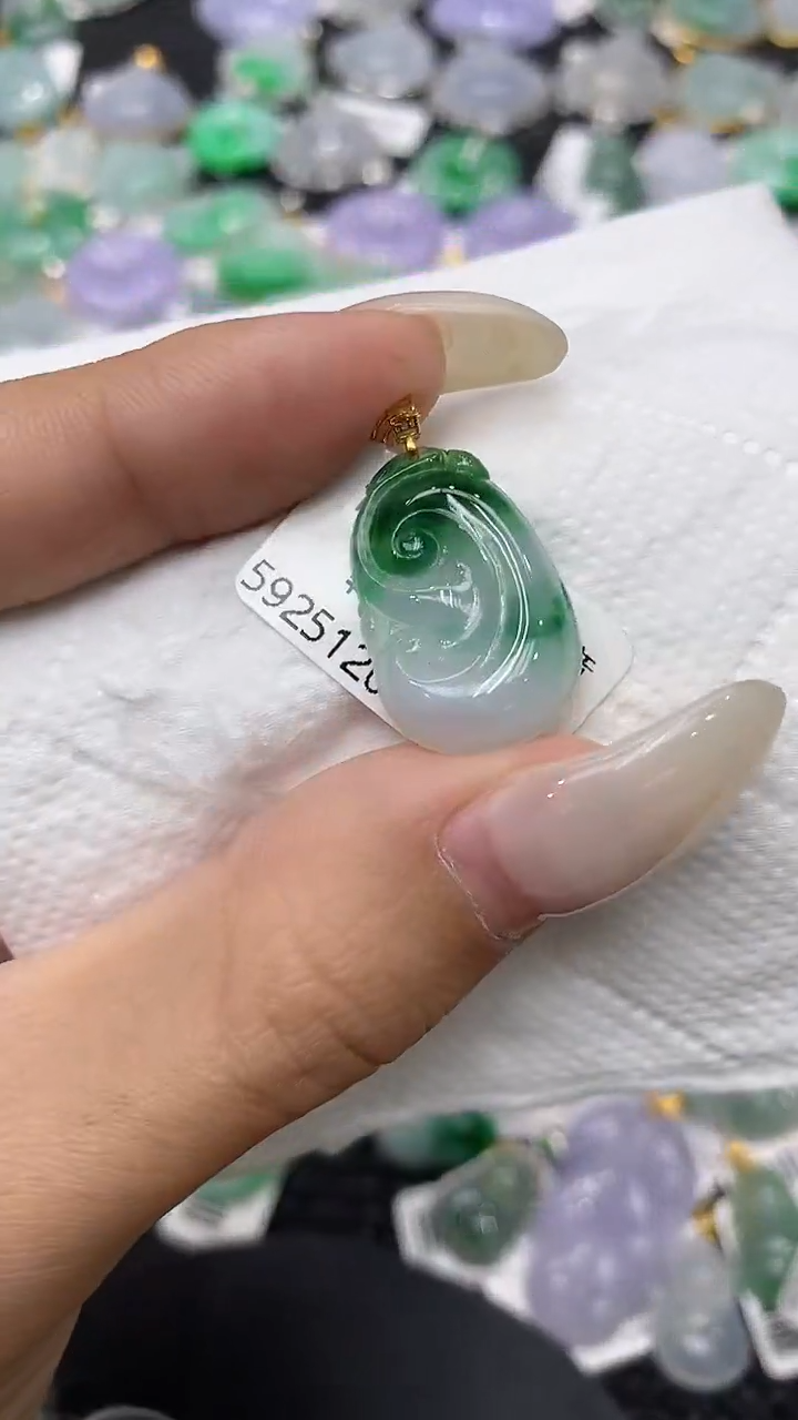 颈饰18K金镶嵌翡翠11111111111
