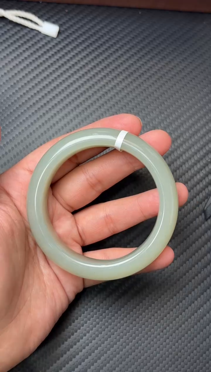 未镶嵌手镯和田玉且末微色差近矿56+