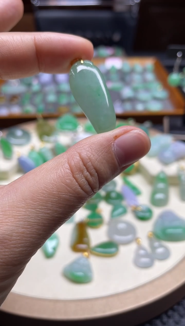 【闪购商品】翡翠颈饰18K金镶嵌福果