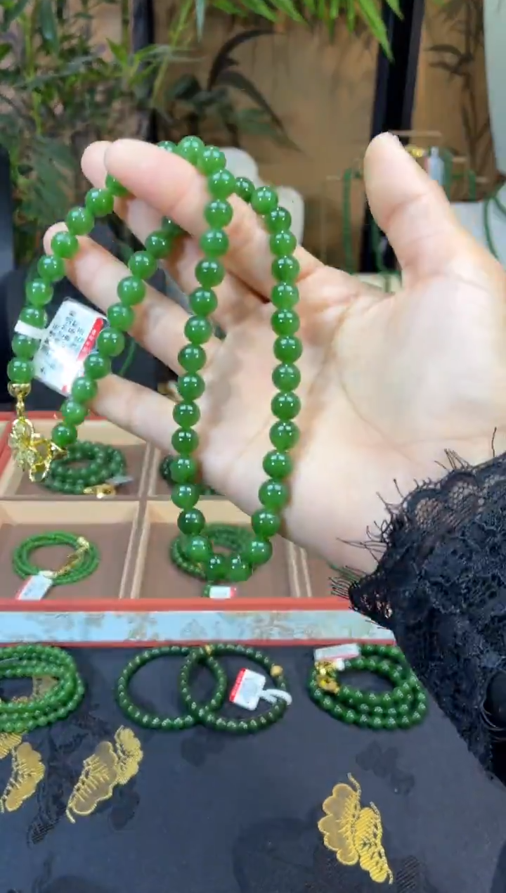 颈饰未镶嵌和田玉（碧玉）七*8阳绿微矿锁骨链