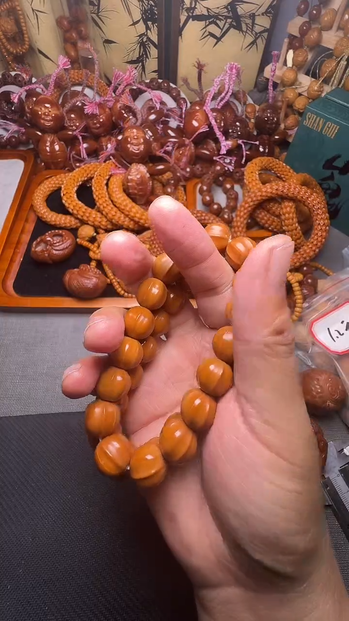 手串橄榄核猴头鲨鱼背