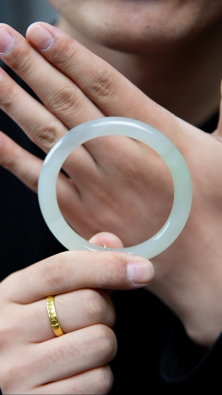 【闪购商品】和田玉手镯未镶嵌59翠青三彩