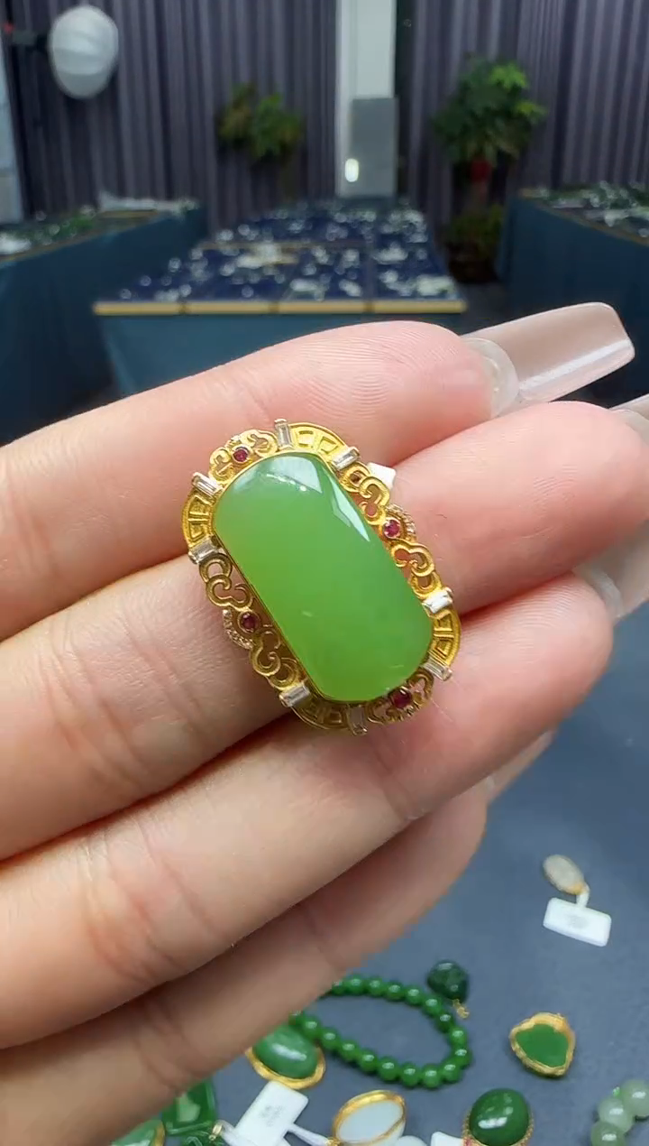 【闪购商品】和田玉挂件18K金镶嵌1