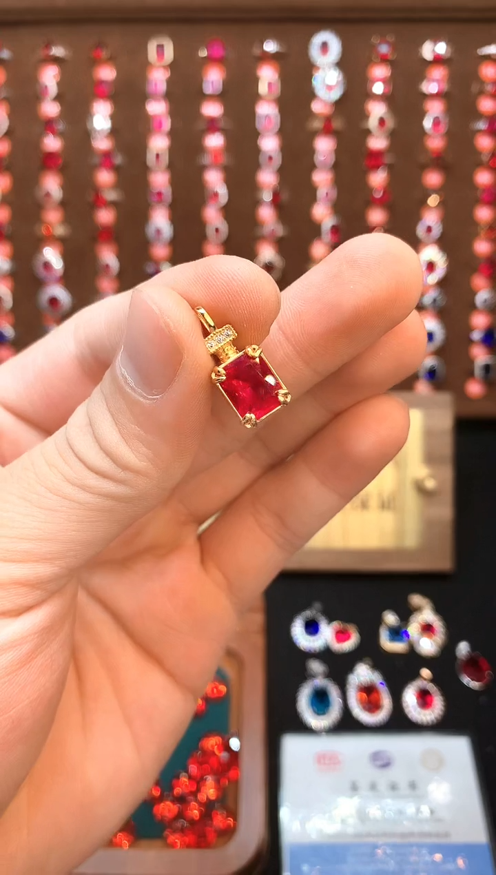 银S925镶嵌吊坠(赠链)红宝石......