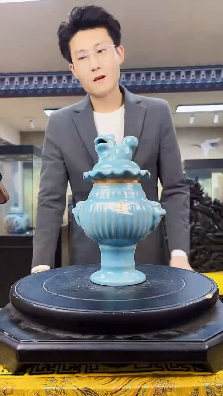 摆件D18景德镇陶瓷汝瓷花口盖双耳瓶