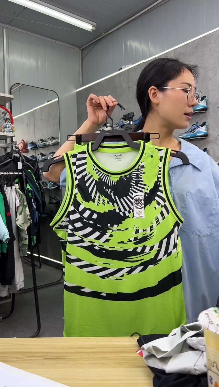 安踏儿童衣服尺码 ：140