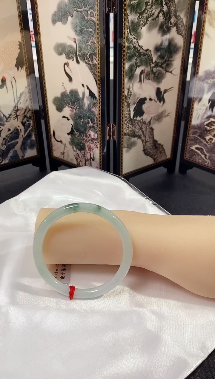 未镶嵌手镯翡翠手镯