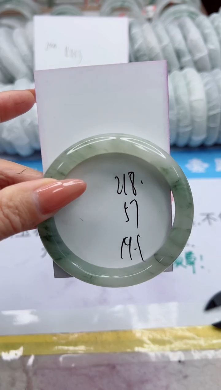 【闪购商品】石英质玉未镶嵌手镯218