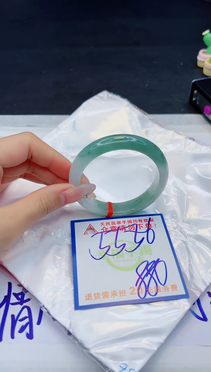 【闪购商品】翡翠手镯未镶嵌，质检证书图片色彩偏黑白