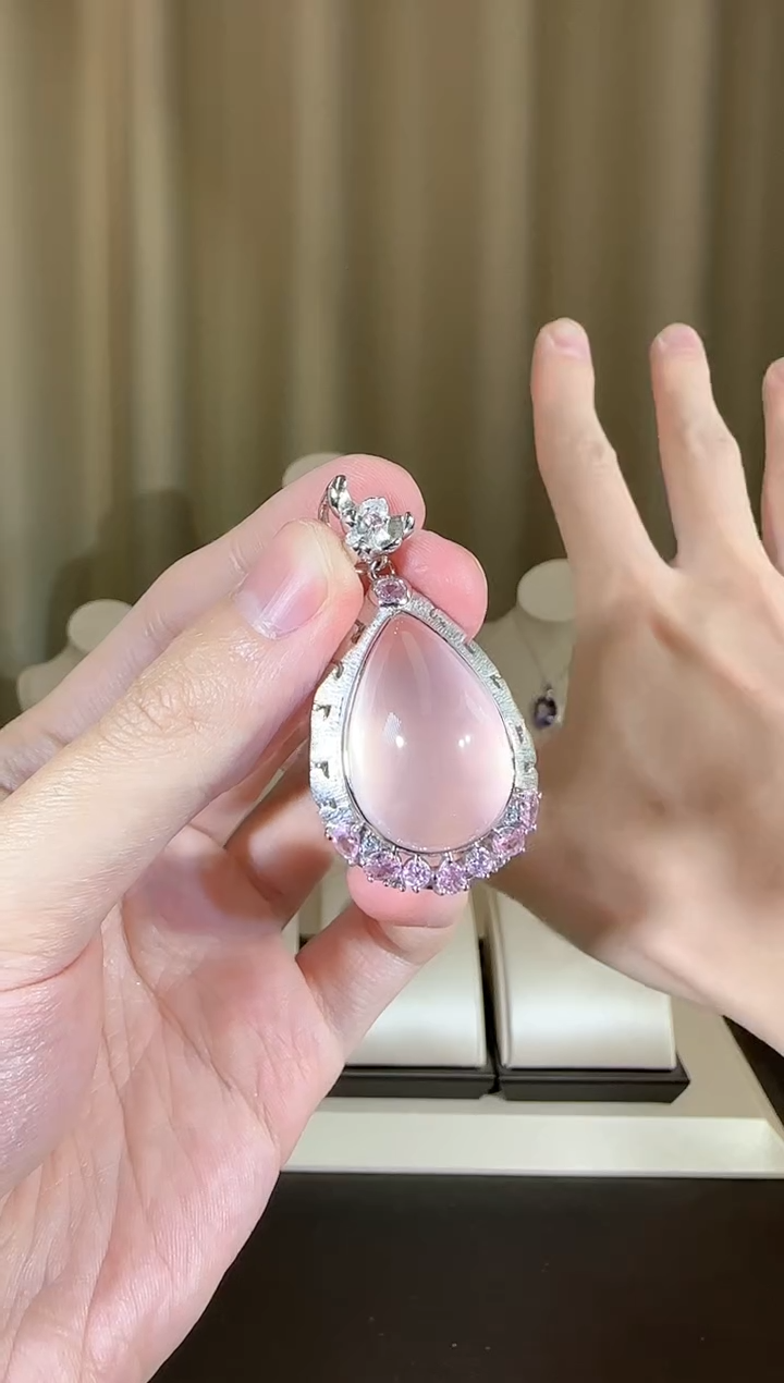 【闪购商品】芙蓉石颈饰银S925镶嵌17*25mm粉水晶