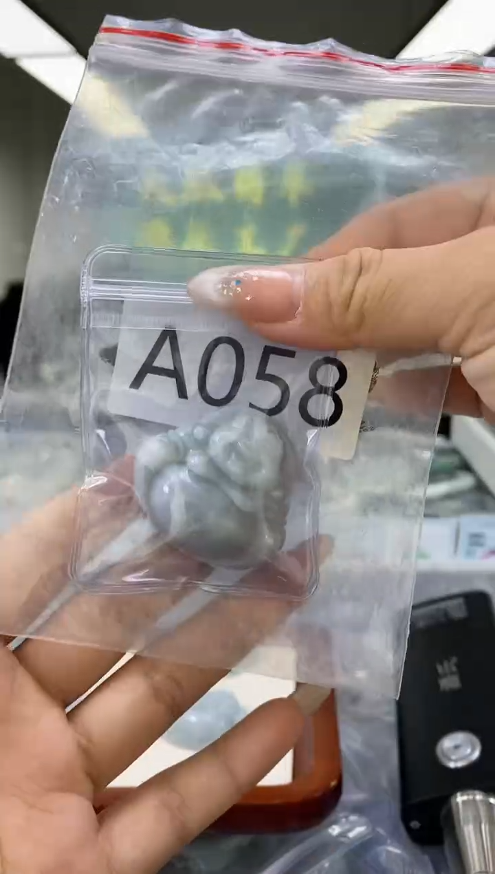 翡翠未镶嵌颈饰?**?a058