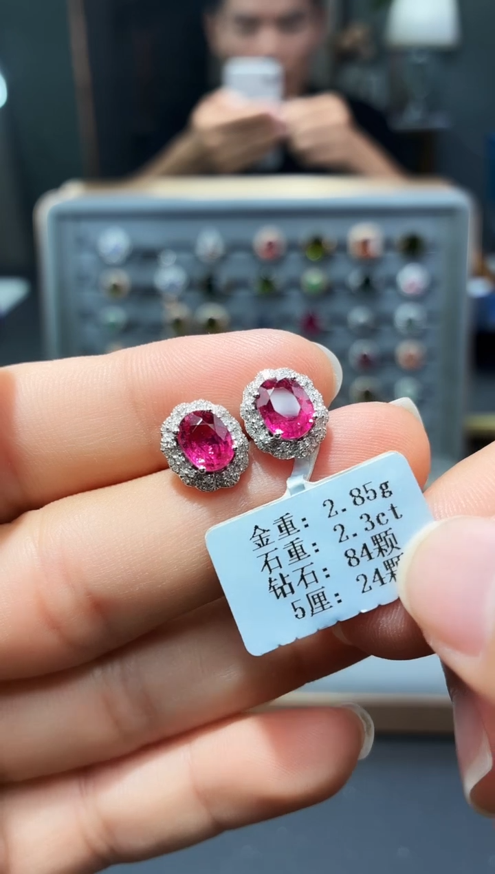 18K金镶嵌耳饰碧玺2.3配钻