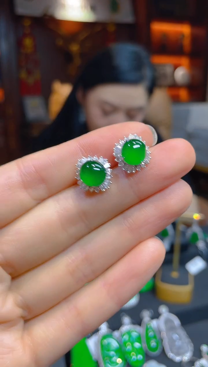 【闪购商品】翡翠耳钉18K金镶嵌112254天然A货翡翠