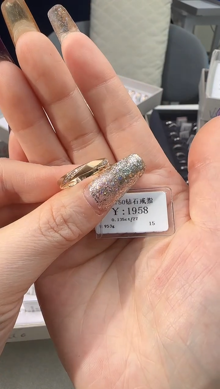 【闪购商品】钻石戒指/指环18K金镶嵌176000