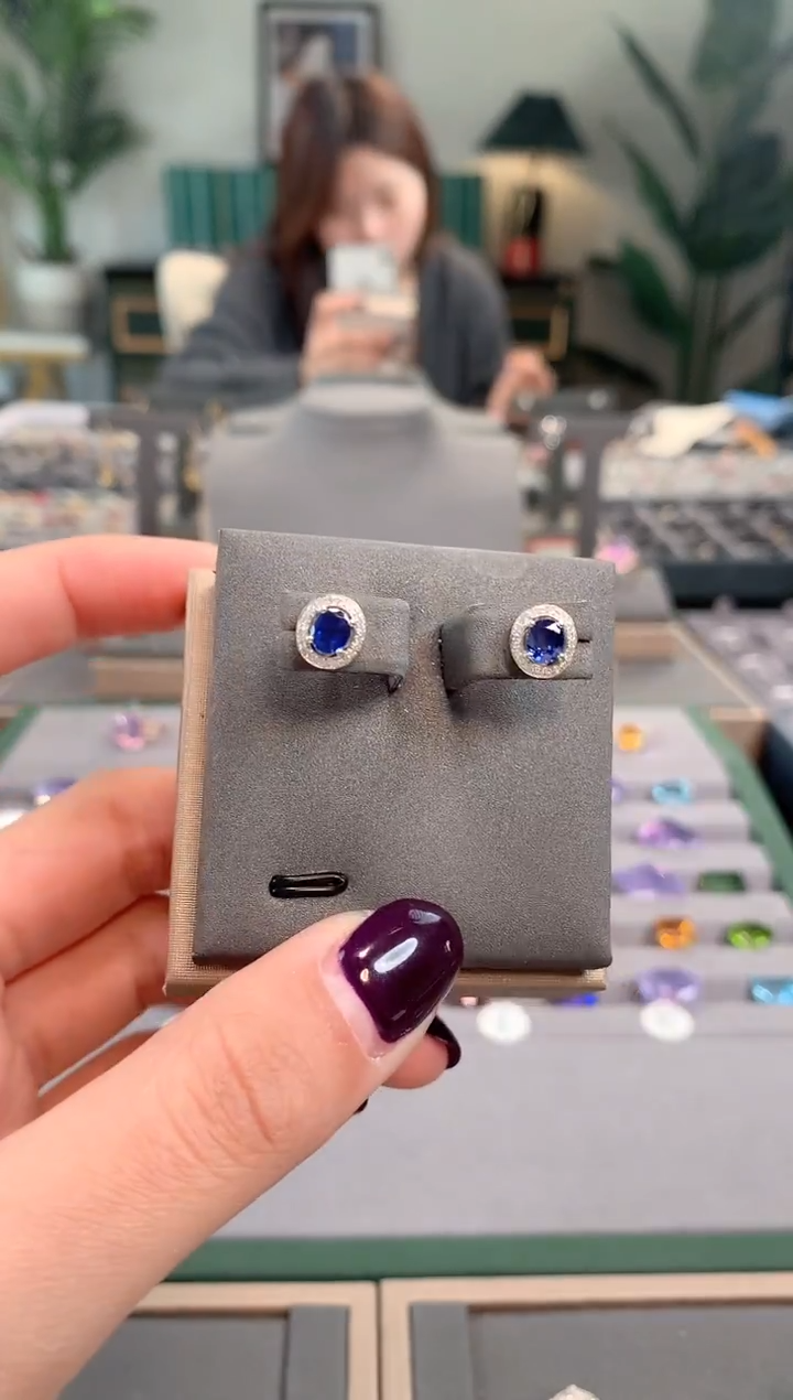 【闪购商品】蓝宝石耳饰18K金镶嵌皇家蓝