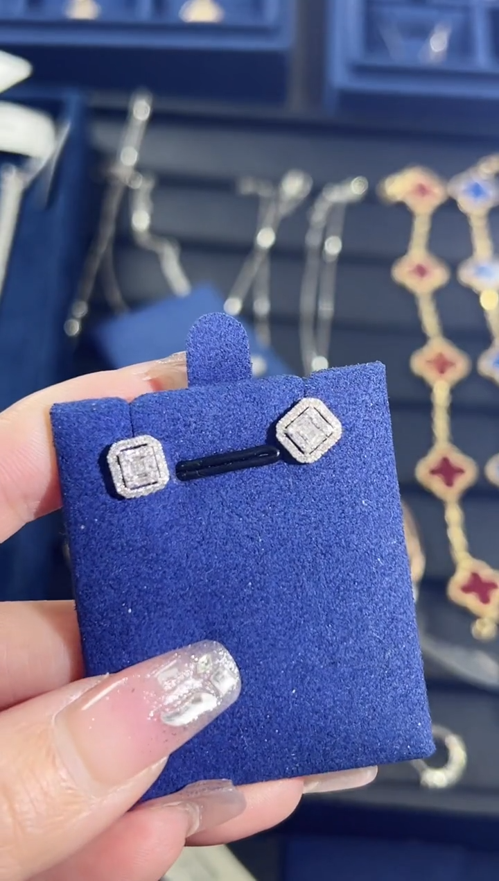 【闪购商品】钻石耳钉18K金镶嵌大方糖耳钉hgt