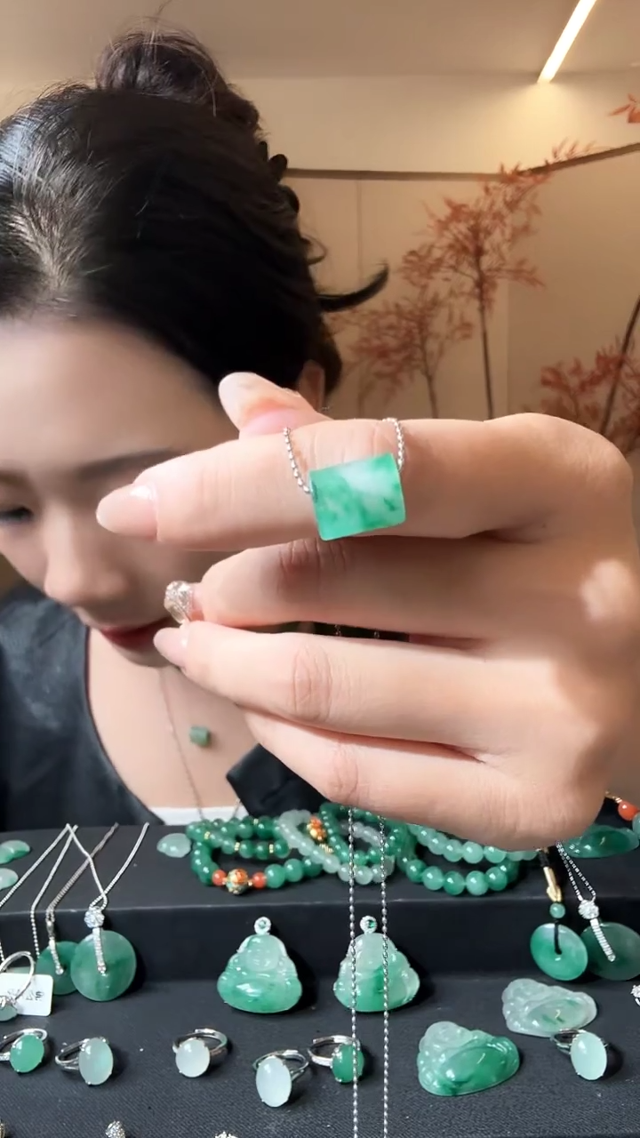 吊坠(不含链)未镶嵌石英质玉（非洲翠）非洲翠路路通（拍一发其一）