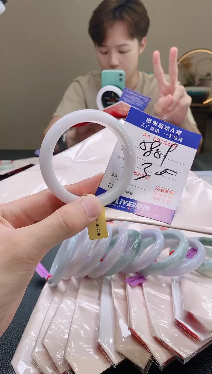 翡翠手镯未镶嵌58.59