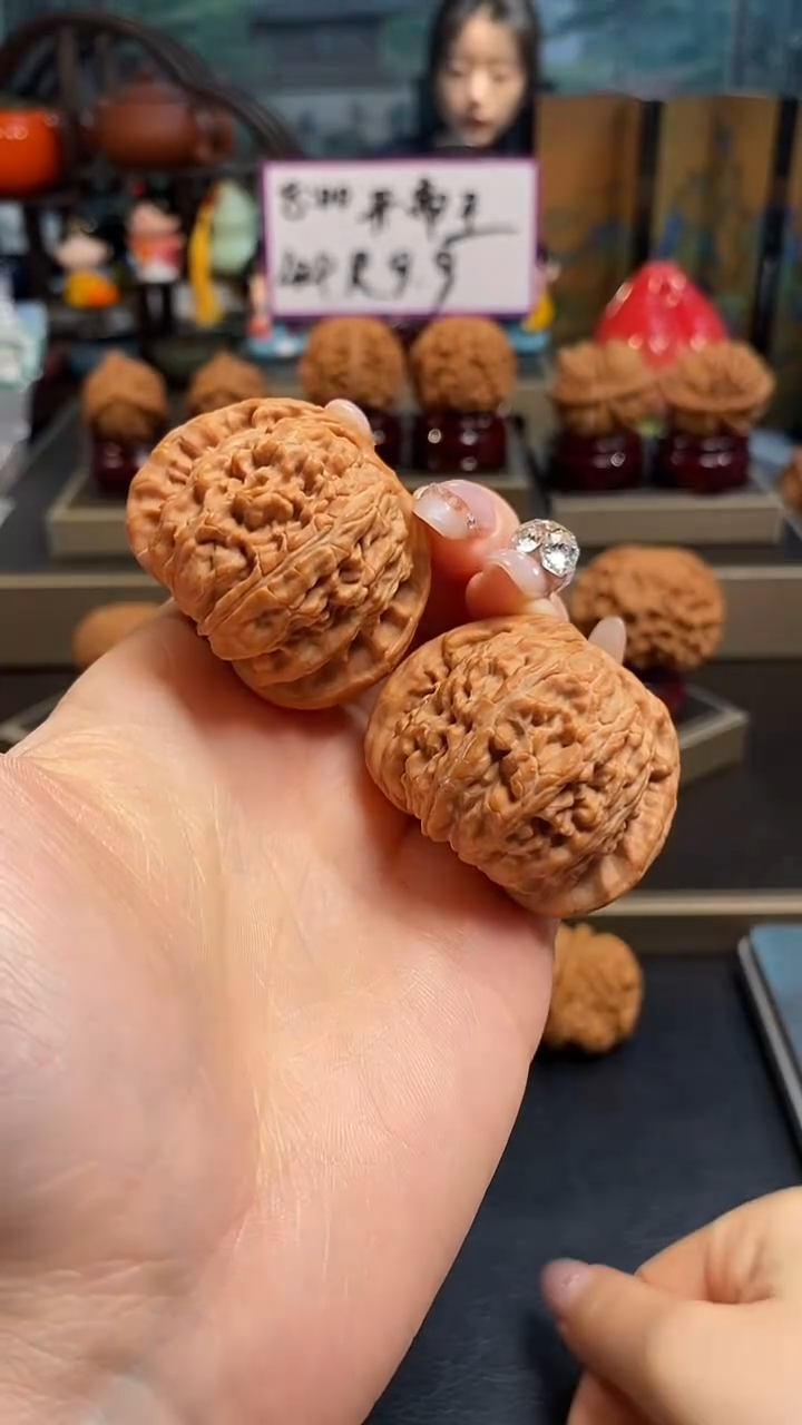 【闪购商品】文玩核桃吊坠K640白狮子42