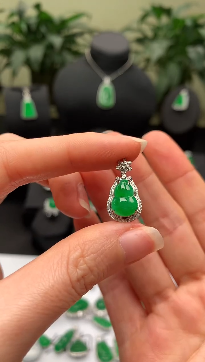 【闪购商品】翡翠颈饰18K金镶嵌葫芦