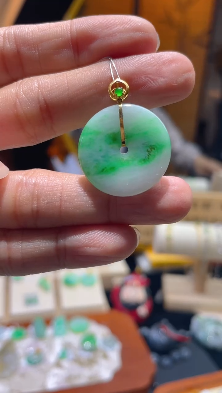 【闪购商品】翡翠颈饰18K金镶嵌假一赔三