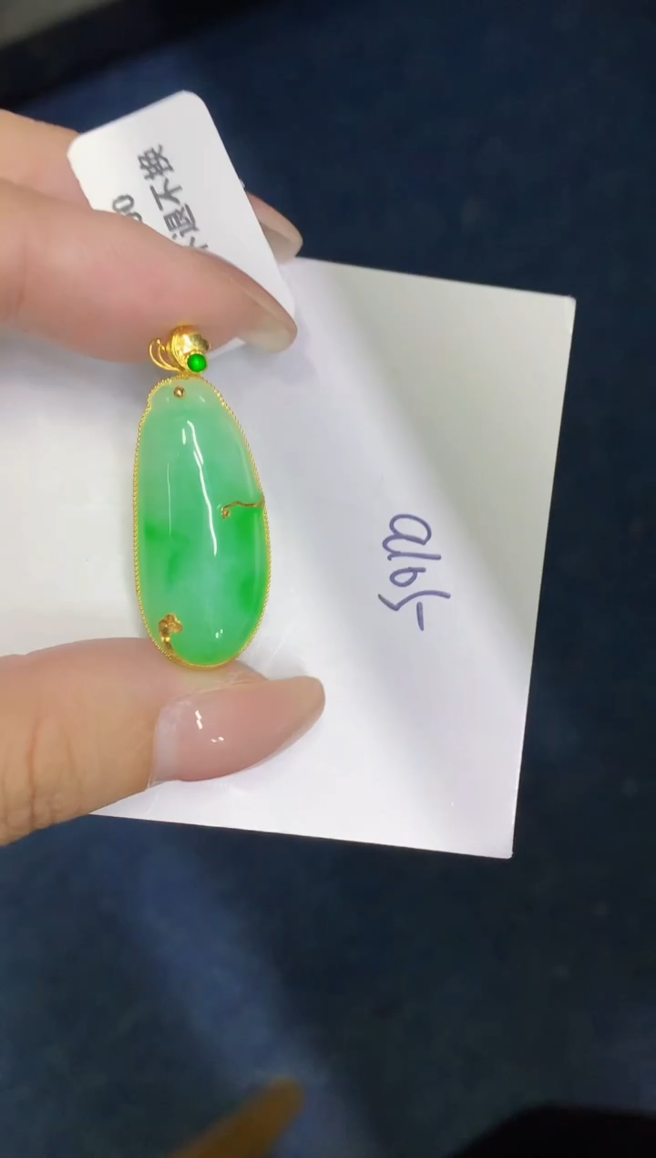 【闪购商品】翡翠18K金镶嵌颈饰00000000000