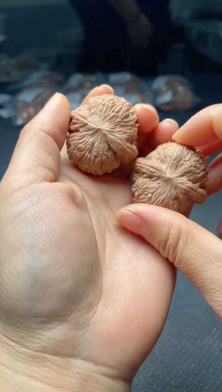 把件文玩核桃w327  绣球 40尺