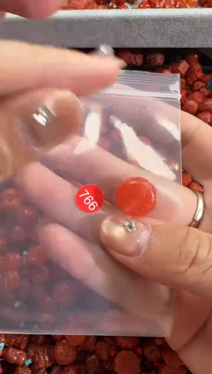 南红玛瑙未镶嵌颈饰1