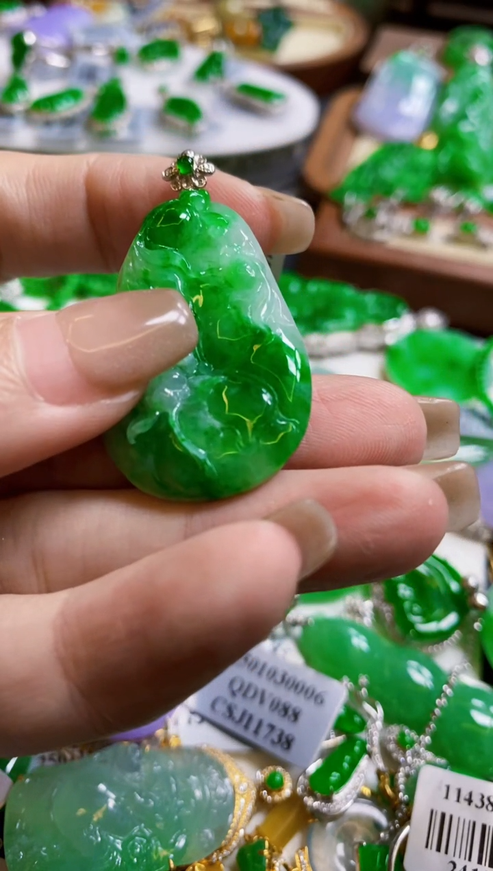 【闪购商品】定制翡翠18K金镶嵌吊坠