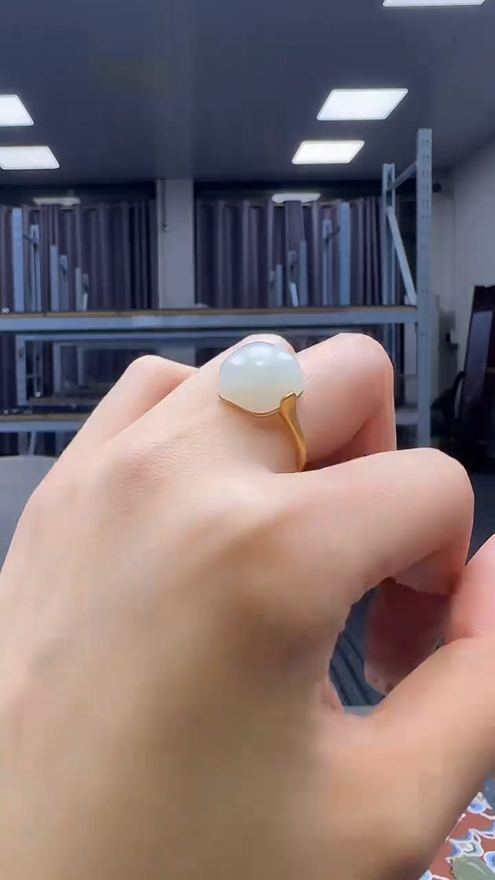 18K金镶嵌戒指和田玉1