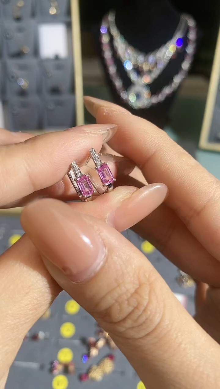 【闪购商品】彩色蓝宝石耳扣18K金镶嵌耳扣