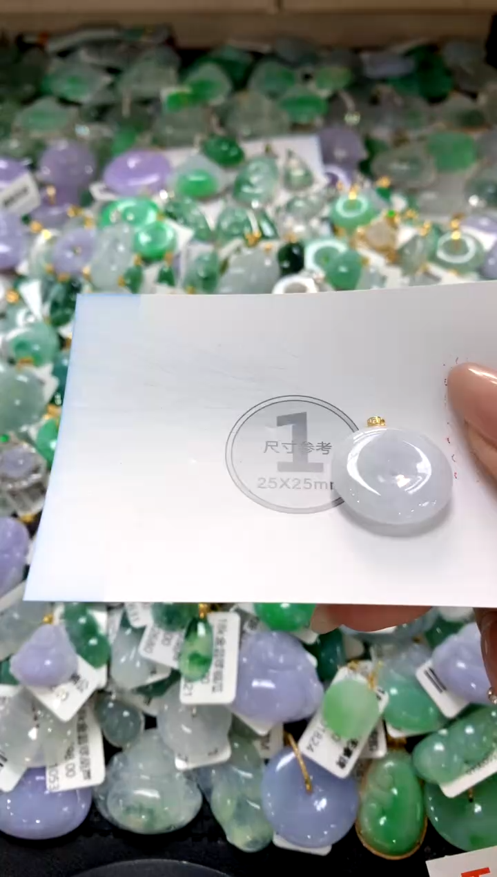 颈饰18K金镶嵌翡翠1111111111111111