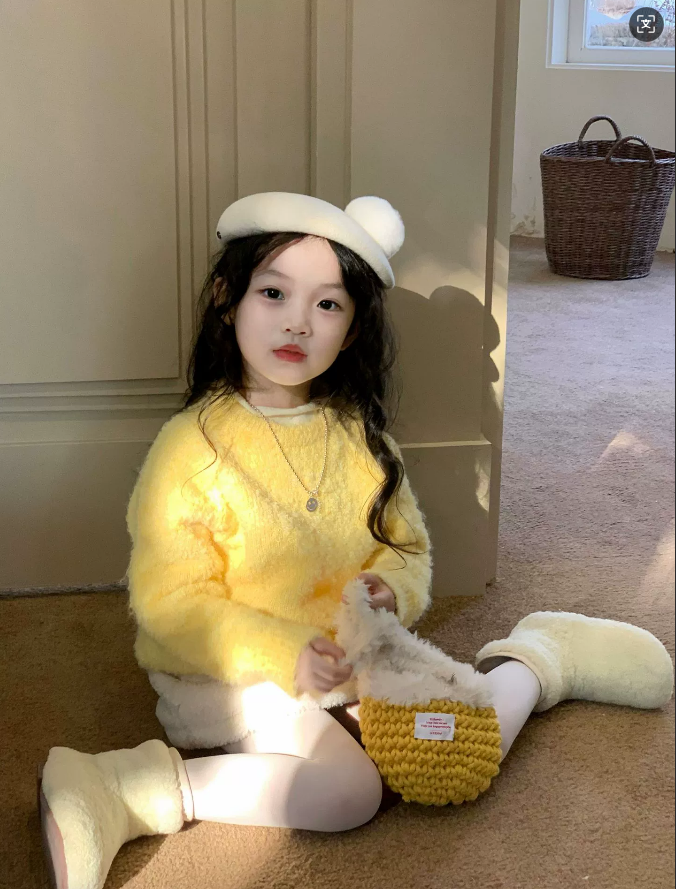 黄色2025韩国童装秋冬新款软糯针织毛衣男女童颗粒毛靓色显白叠穿