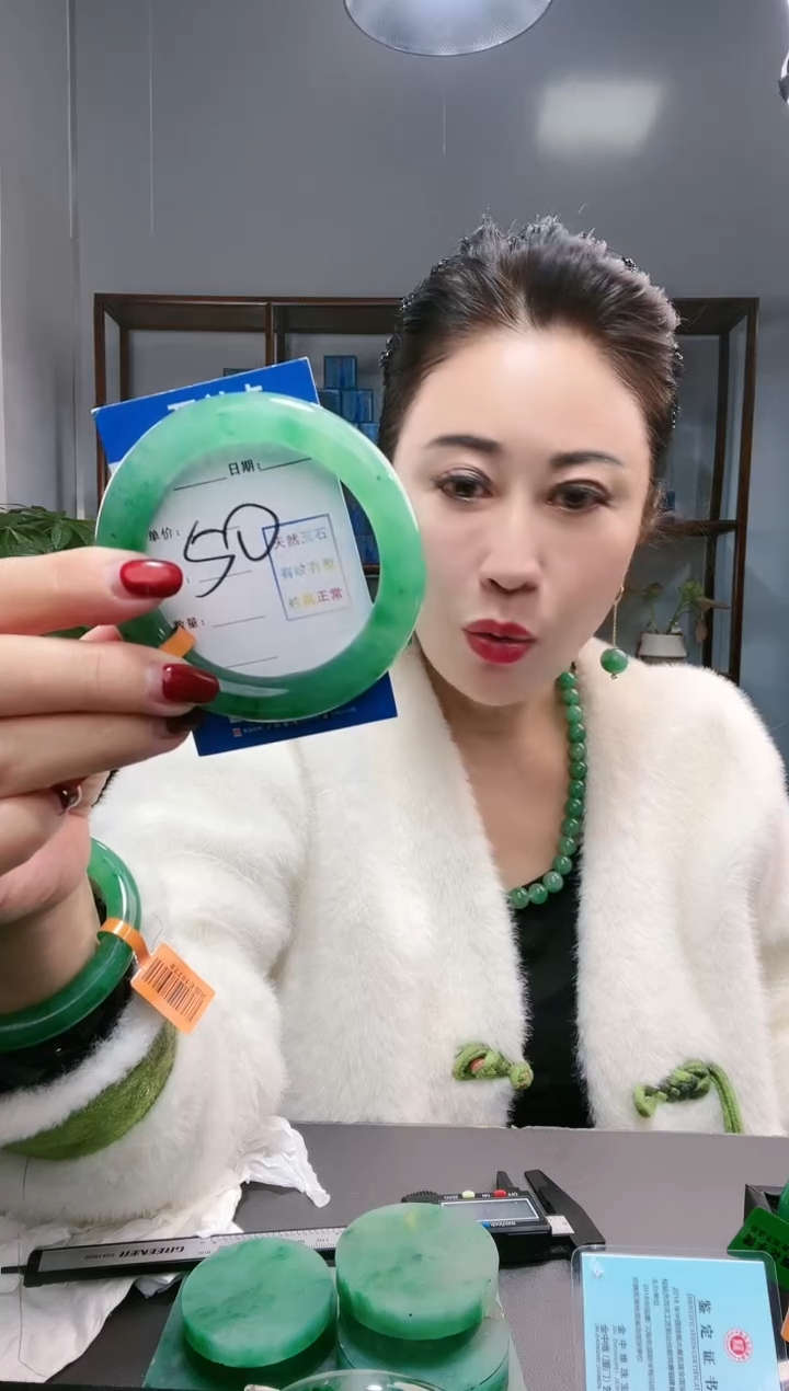 【闪购商品】石英质玉手镯未镶嵌非洲翠