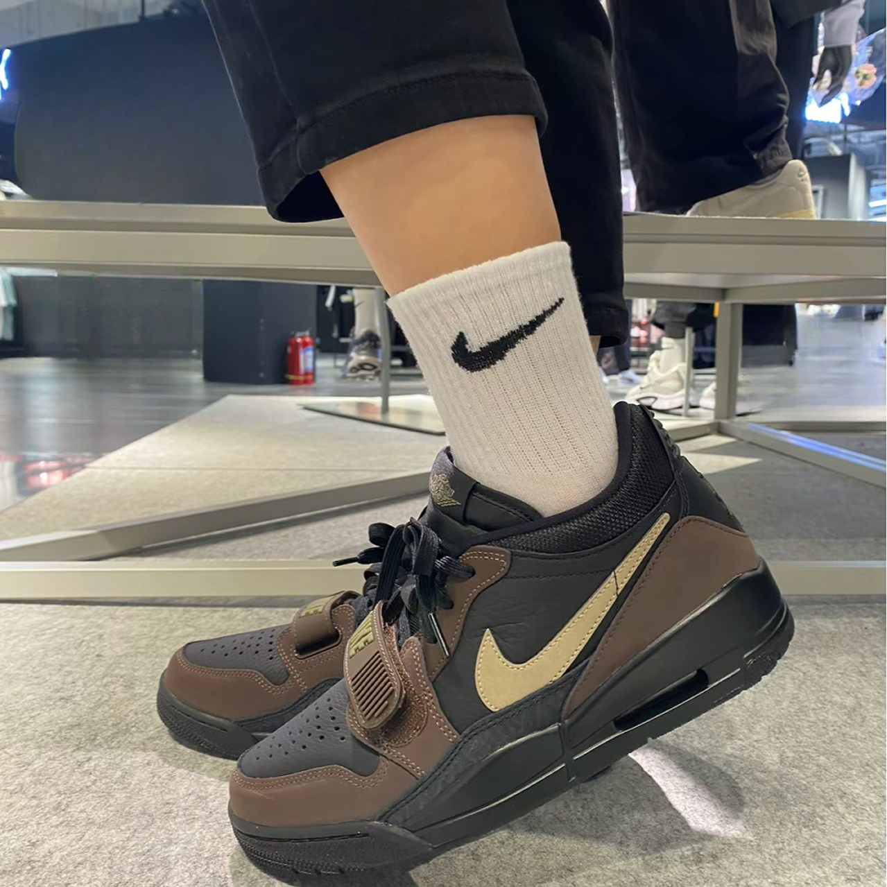 NIKE/耐克官方正品AJ312 GS黑摩卡低帮运动鞋 CD9054-003
