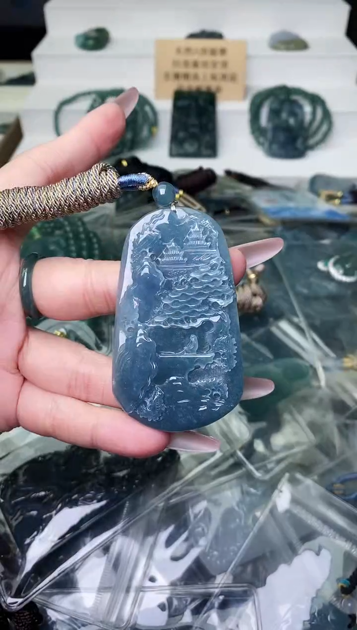 颈饰未镶嵌翡翠 