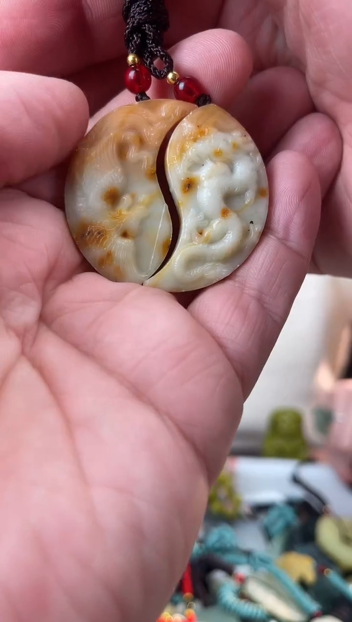 未镶嵌蛇纹石玉颈饰`