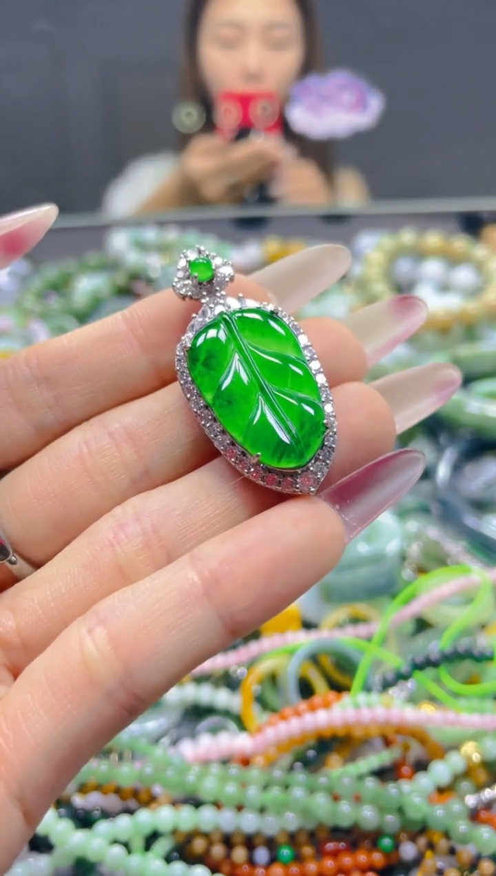 颈饰未镶嵌翡翠/V/翡翠A货，一件也是批发价