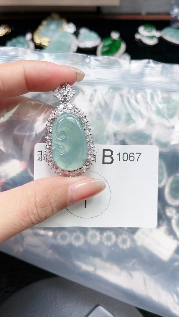 【闪购商品】翡翠颈饰未镶嵌1067赠皮绳