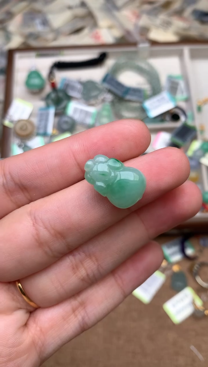 未镶嵌挂件翡翠1