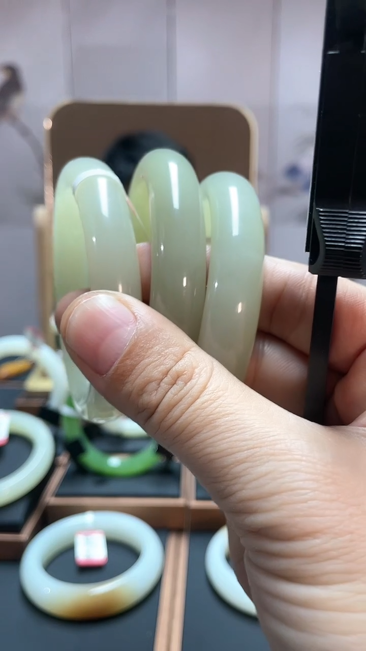 【闪购商品】和田玉手镯未镶嵌晴羊脂53-59多样性发一