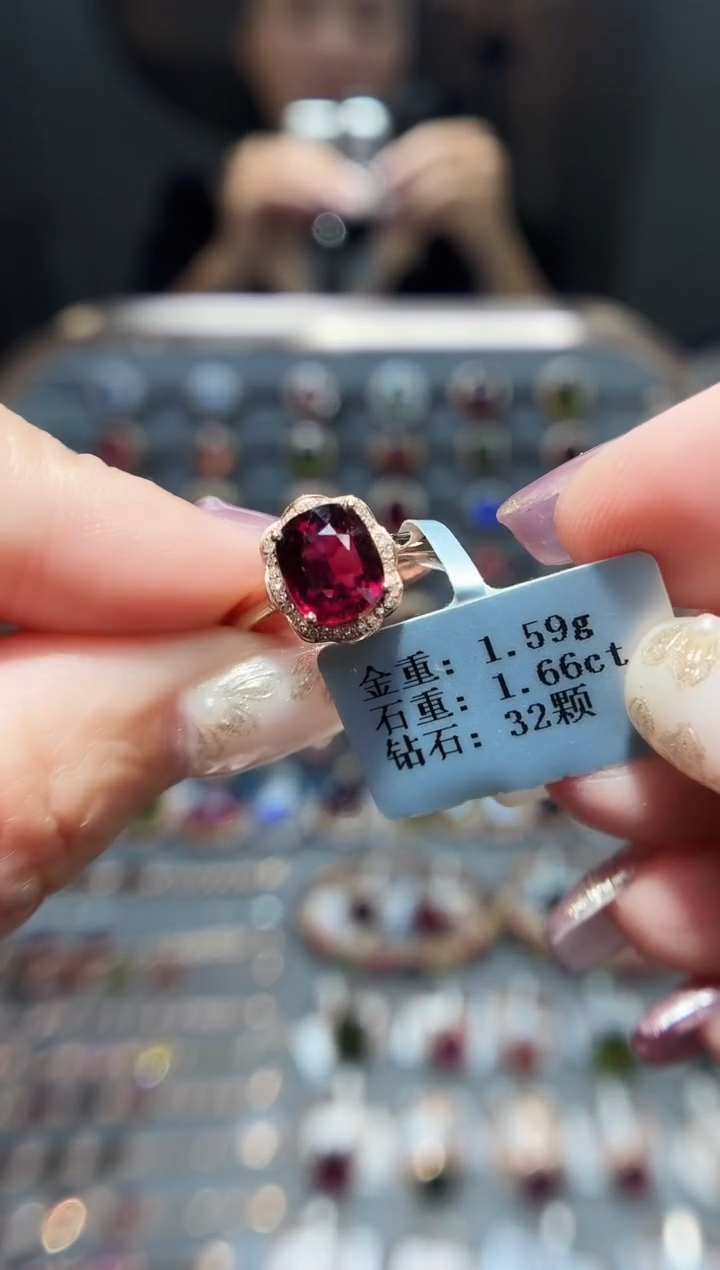 18K金镶嵌戒指碧玺1.66.